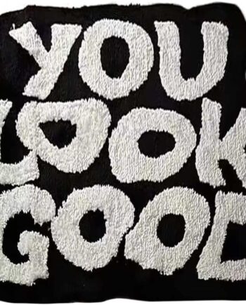 MOJUN Letters You Look Good - Alfombra de baño de 24.4 x 31.4 pulgadas, bonita alfombra de ducha suave, color blanco y negro, antideslizante, absorbente, alfombra de baño para dormitorio, puerta,