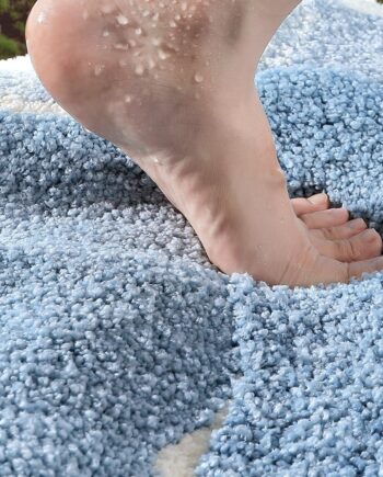 BIKETEK Alfombra de baño azul – Alfombra de microfibra suave y esponjosa, absorbente de secado rápido, antideslizante, bonita decoración estética de baño, alfombra de ducha lavable con diseño de ondas