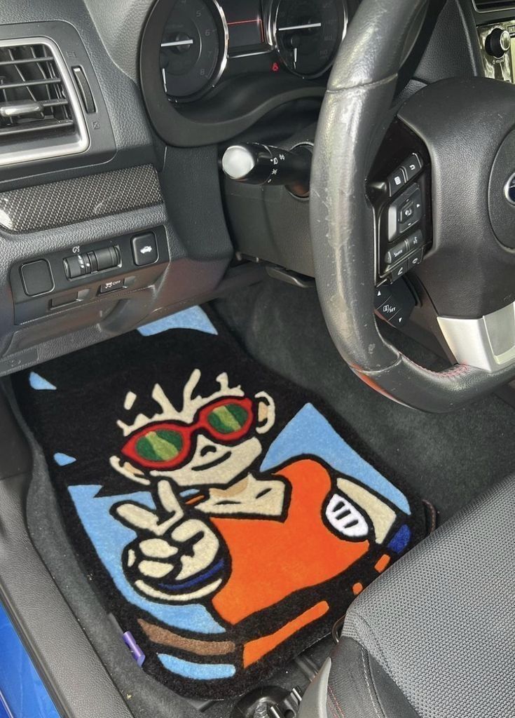 Alfombra de Piso de Coche de Goku con Gafas de Sol