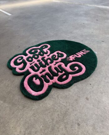 Alfombra "Good Vibes Only" Verde Oscuro y Rosa